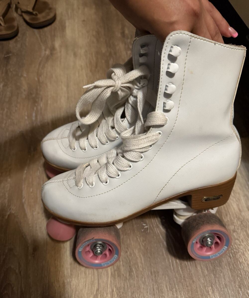 Chicago Skates Deluxe Women's White Quad Roller Skates Size 7